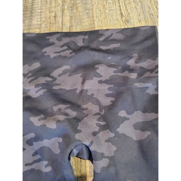 Spanx Camo Leggings sz small - Picture 2 of 5